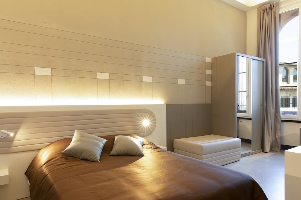 Palazzo dei Ciompi Suites — Hotel rooms in Florence, Tuscany