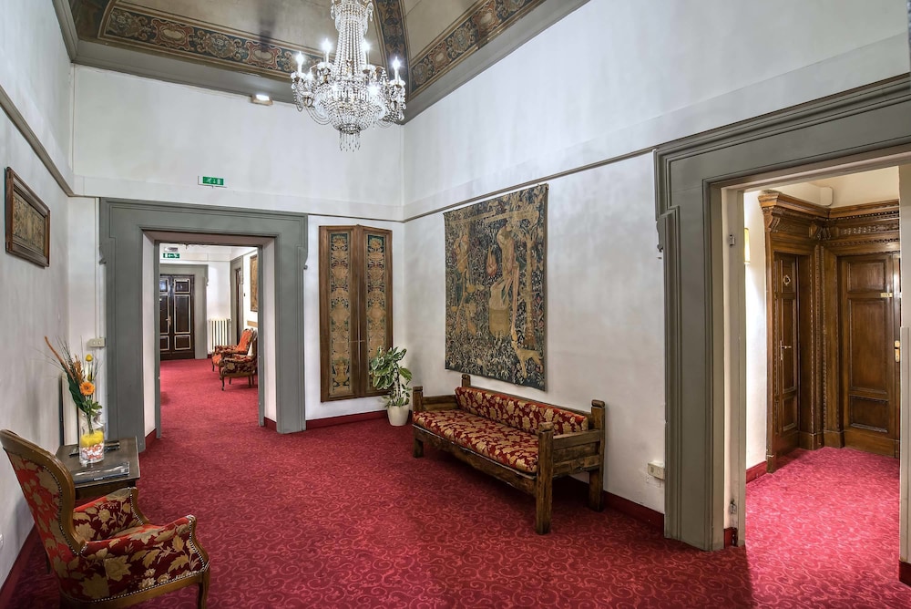 Hotel Paris — Hotel building in Florence, Tuscany