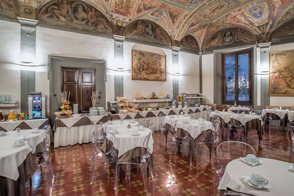Hotel Paris — Restaurant & bars in Florence, Tuscany