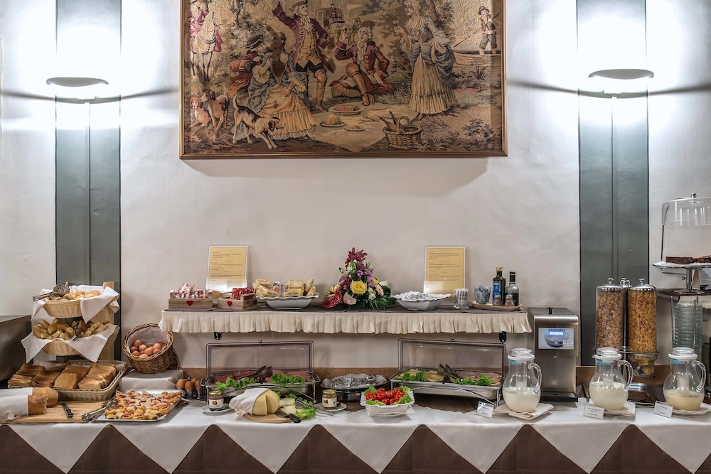 Hotel Paris — Restaurant & bars in Florence, Tuscany
