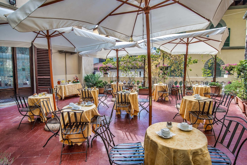 Hotel Paris — Restaurant & bars in Florence, Tuscany