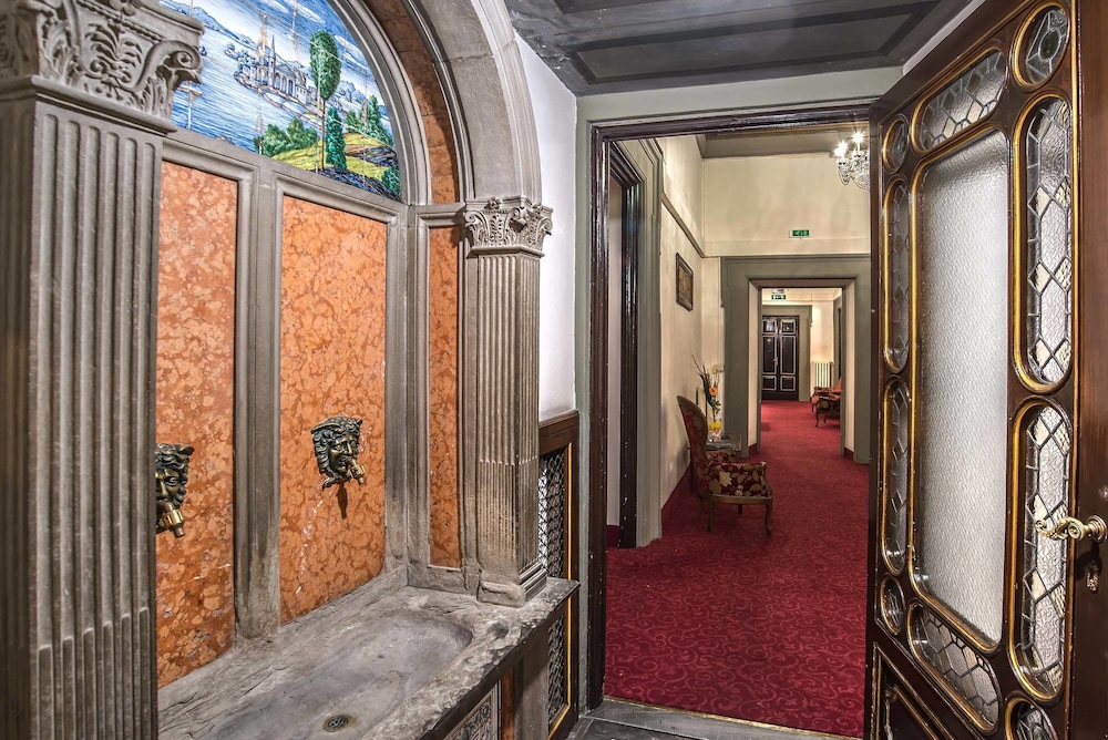 Hotel Paris — Hotel building in Florence, Tuscany