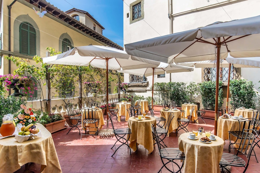 Hotel Paris — Restaurant & bars in Florence, Tuscany