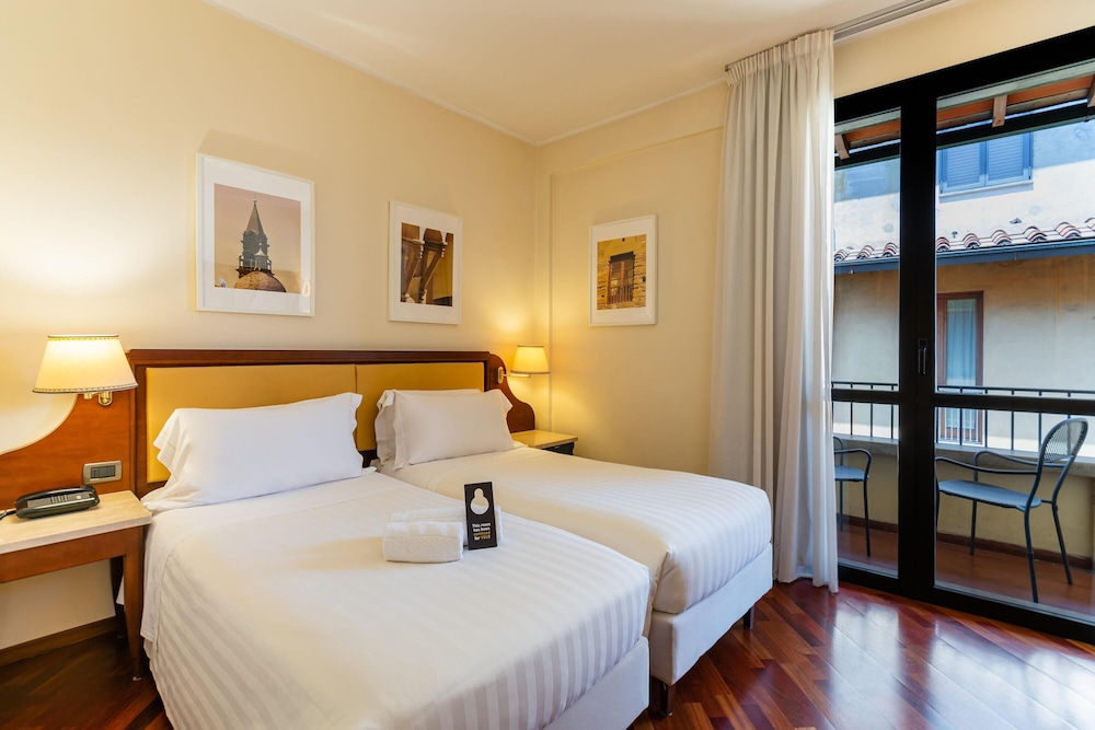 B&B Hotel Firenze Pitti Palace al Ponte Vecchio — Hotel rooms in Florence, Tuscany