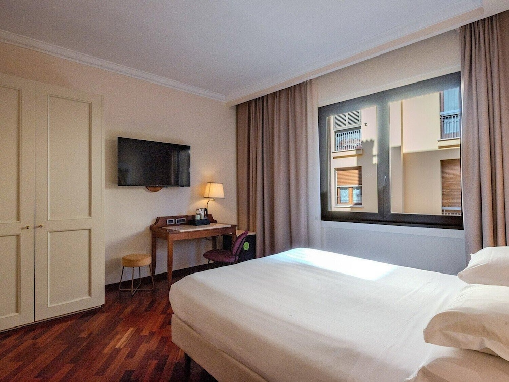 B&B Hotel Firenze Pitti Palace al Ponte Vecchio — Hotel rooms in Florence, Tuscany