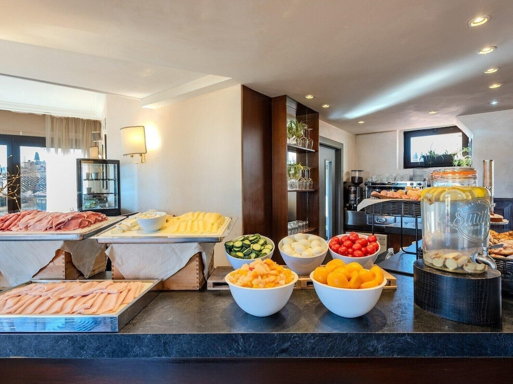 B&B Hotel Firenze Pitti Palace al Ponte Vecchio — Restaurant & bars in Florence, Tuscany