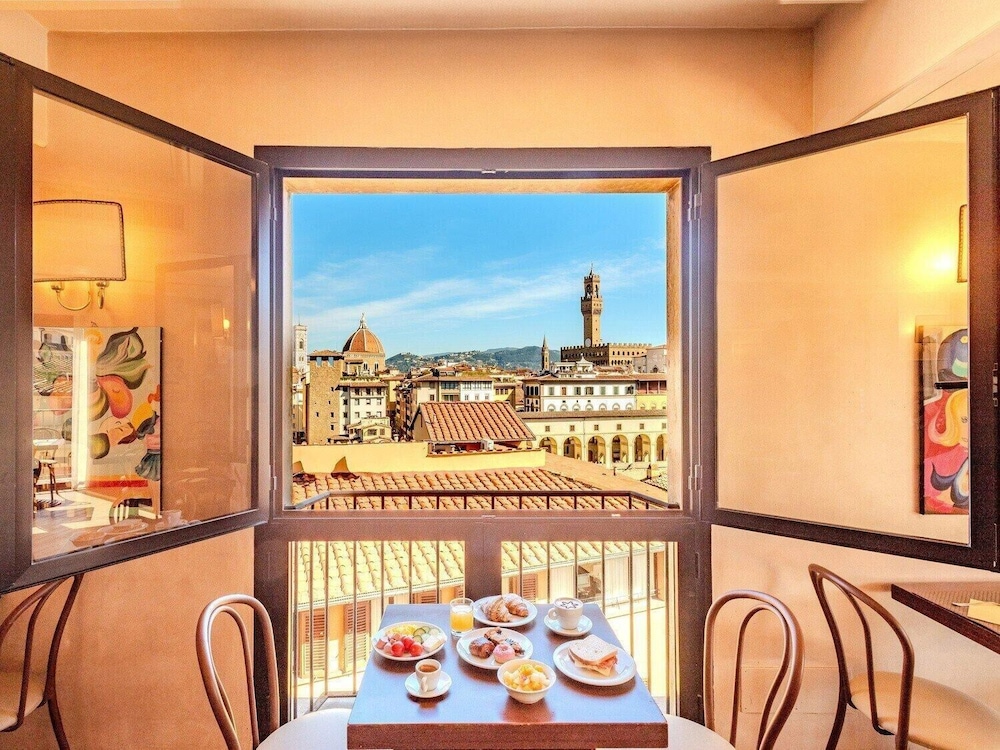 B&B Hotel Firenze Pitti Palace al Ponte Vecchio — Hotel rooms in Florence, Tuscany