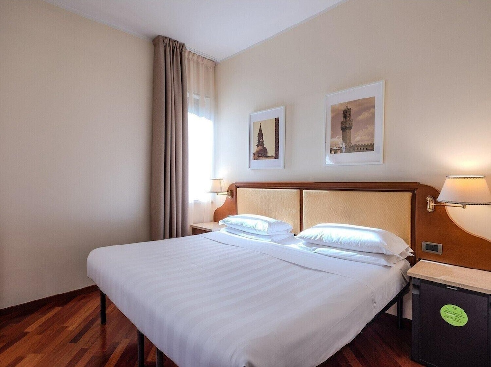 B&B Hotel Firenze Pitti Palace al Ponte Vecchio — Hotel rooms in Florence, Tuscany