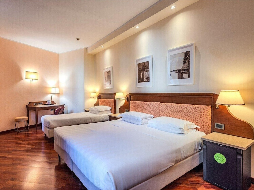 B&B Hotel Firenze Pitti Palace al Ponte Vecchio — Hotel rooms in Florence, Tuscany