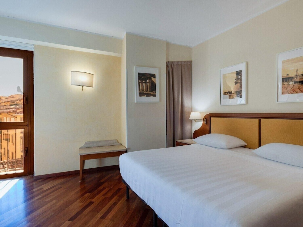 B&B Hotel Firenze Pitti Palace al Ponte Vecchio — Hotel rooms in Florence, Tuscany
