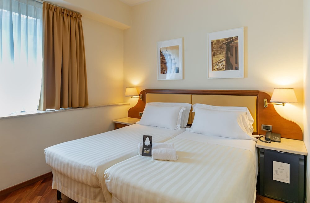 B&B Hotel Firenze Pitti Palace al Ponte Vecchio — Hotel rooms in Florence, Tuscany