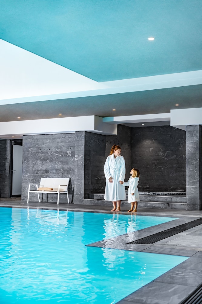 Relais Spa Val d'Europe — Swimming pool in Disneyland Paris, Ile-de-France