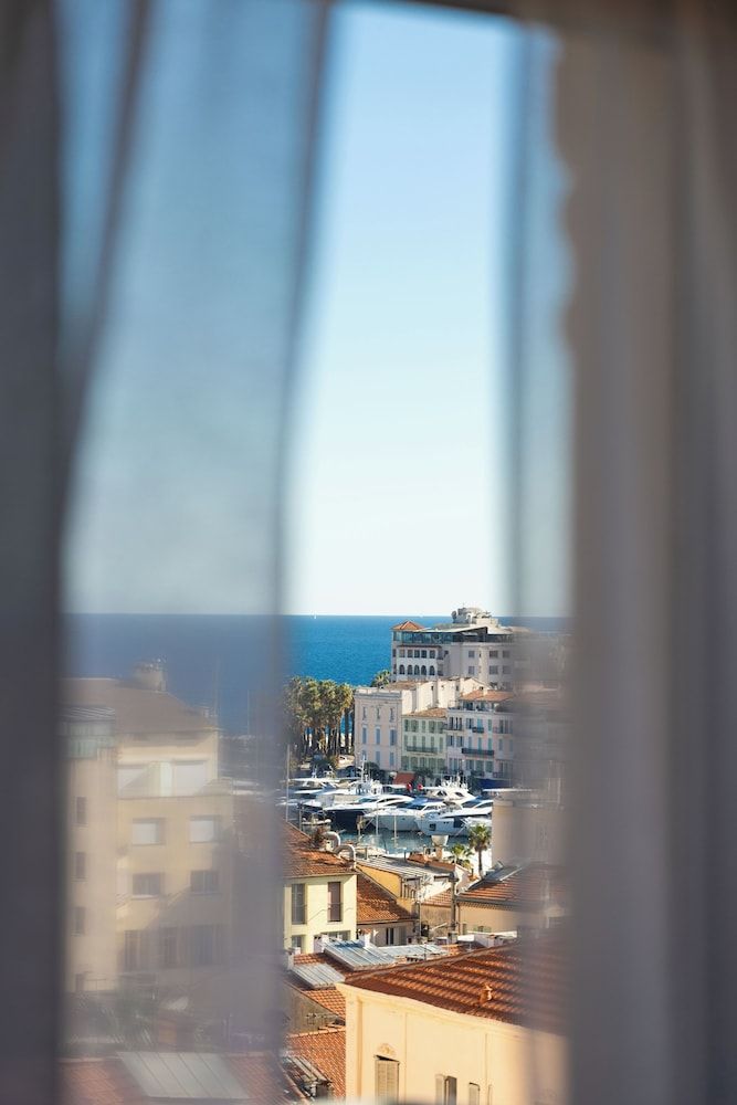 Hotel Renoir