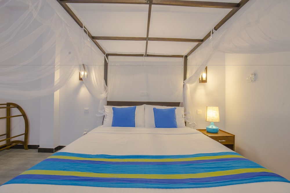 Wavelength — Hotel rooms in Mirissa