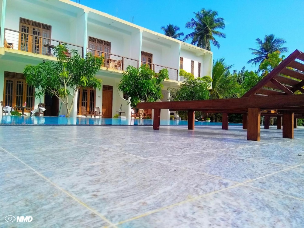 Wavelength — Hotel building in Mirissa