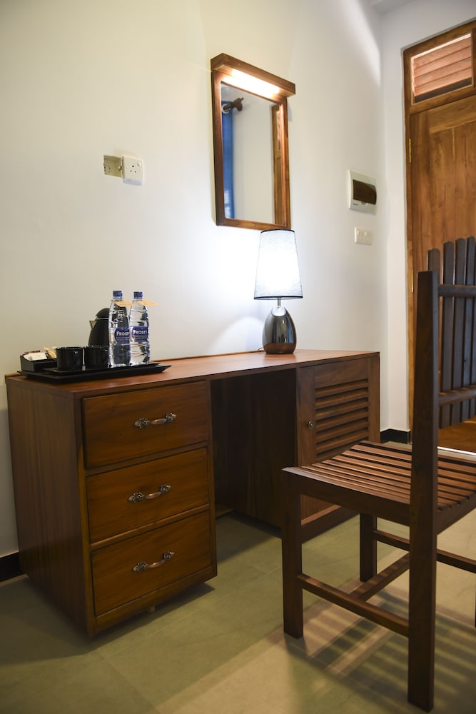 Wavelength — Hotel rooms in Mirissa