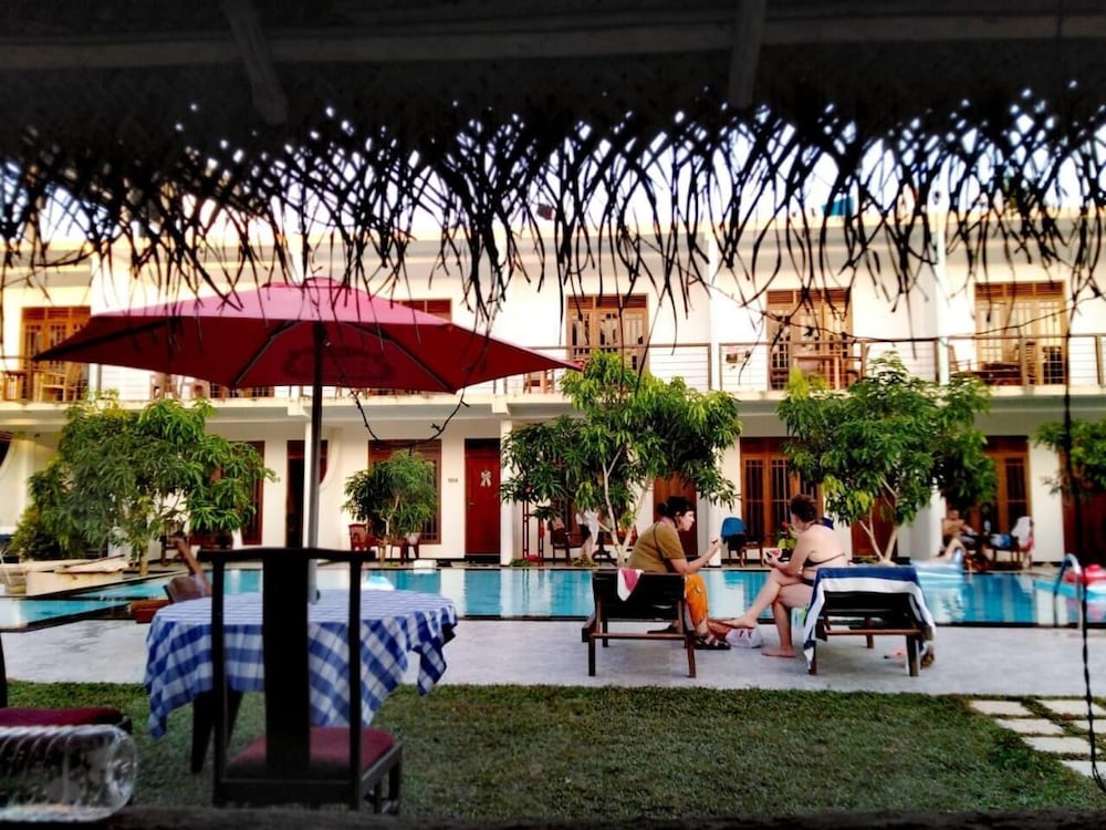 Wavelength — Hotel building in Mirissa