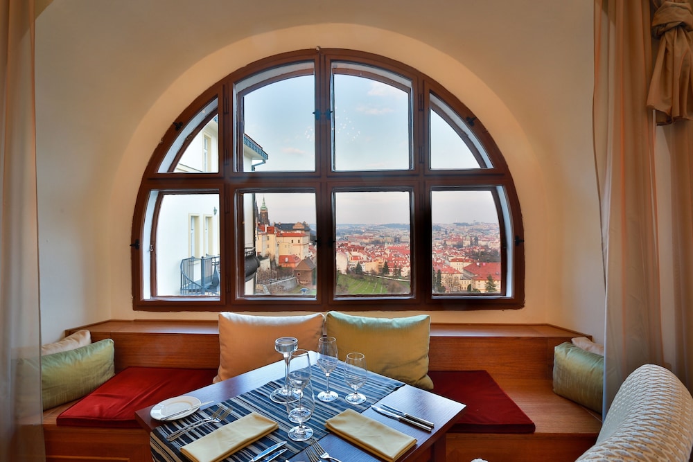 Hotel Questenberg — Hotel rooms in Prague, Prague