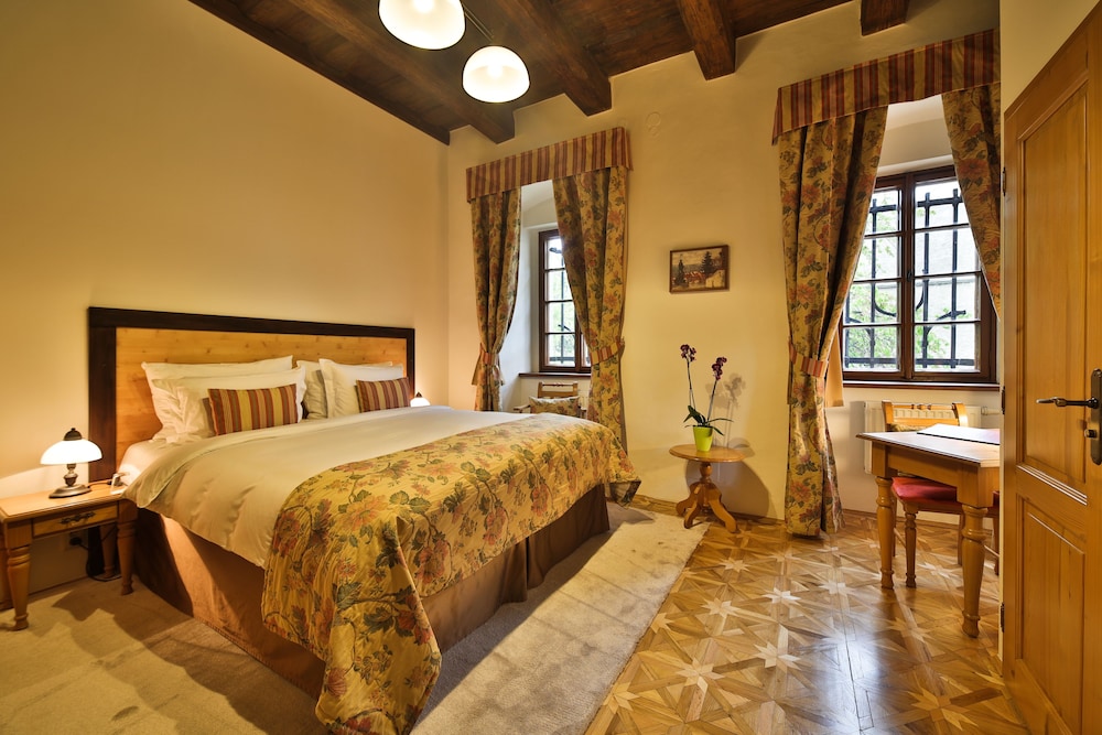 Hotel Questenberg — Hotel rooms in Prague, Prague