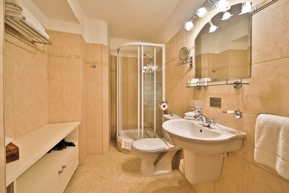 Hotel Questenberg — Hotel rooms in Prague, Prague
