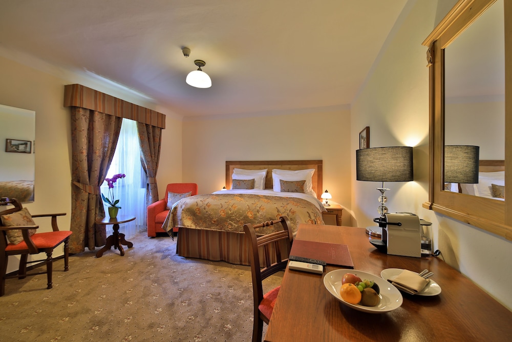 Hotel Questenberg — Hotel rooms in Prague, Prague