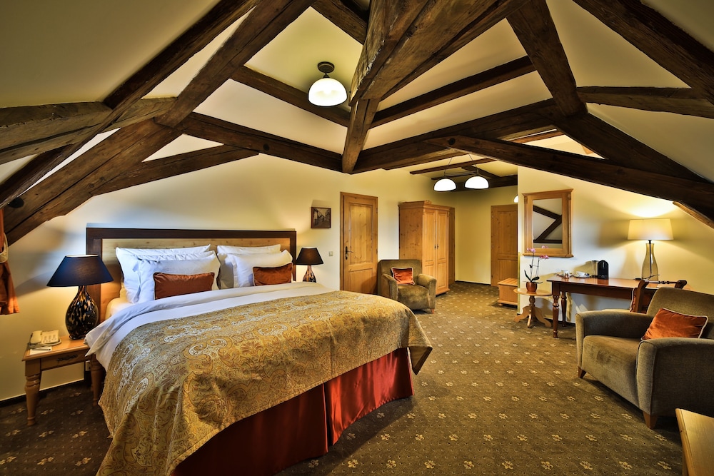 Hotel Questenberg — Hotel rooms in Prague, Prague