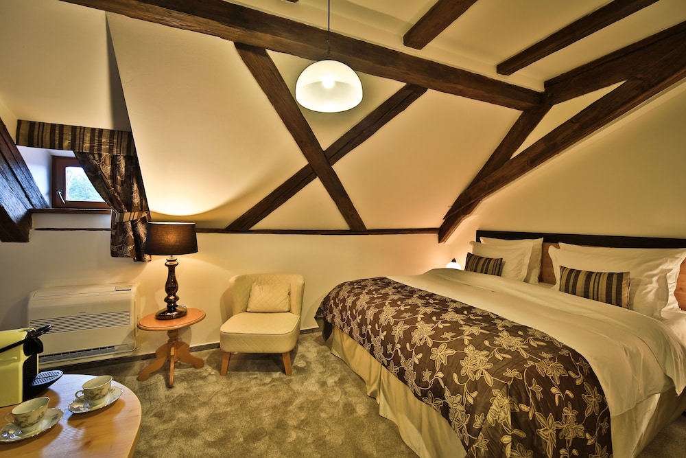 Hotel Questenberg — Hotel rooms in Prague, Prague