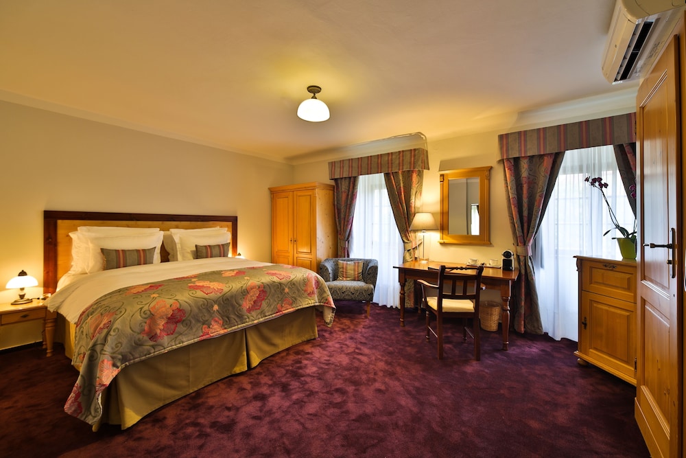 Hotel Questenberg — Hotel rooms in Prague, Prague