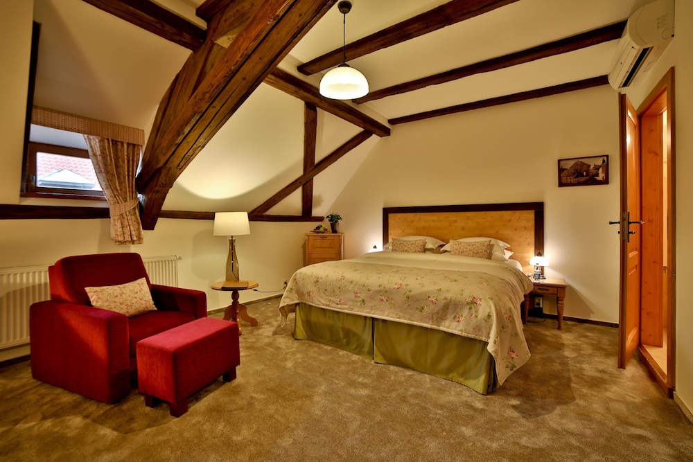 Hotel Questenberg — Hotel rooms in Prague, Prague