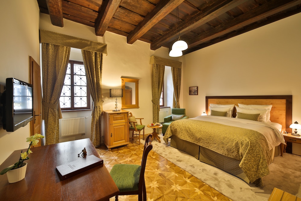 Hotel Questenberg — Hotel rooms in Prague, Prague