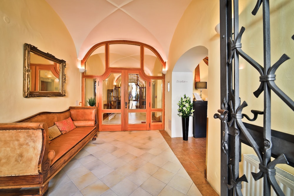 Hotel Questenberg — Hotel building in Prague, Prague