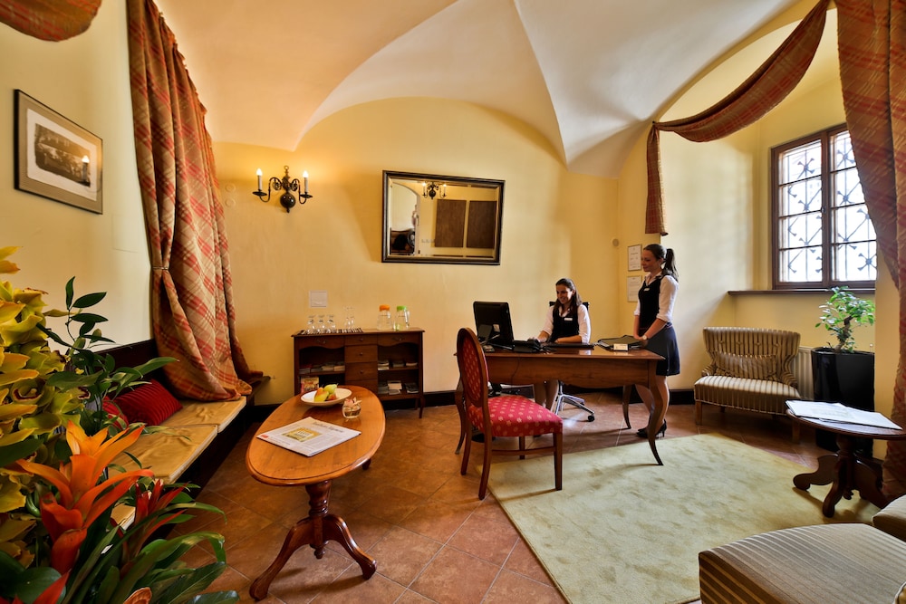 Hotel Questenberg — Hotel building in Prague, Prague