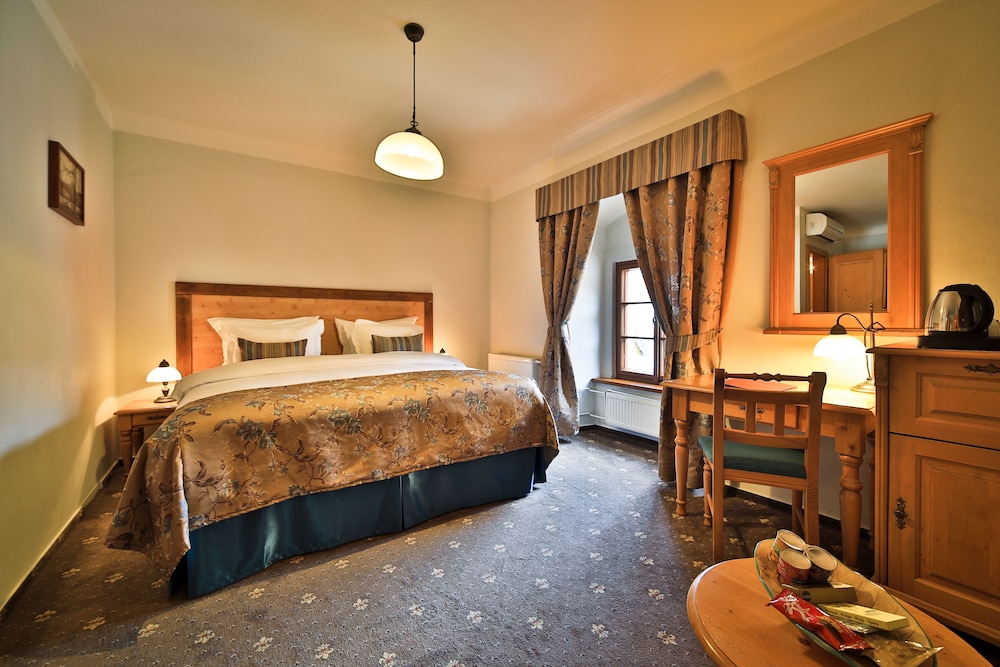Hotel Questenberg — Hotel rooms in Prague, Prague