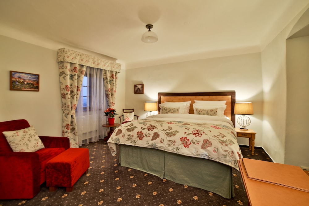 Hotel Questenberg — Hotel rooms in Prague, Prague