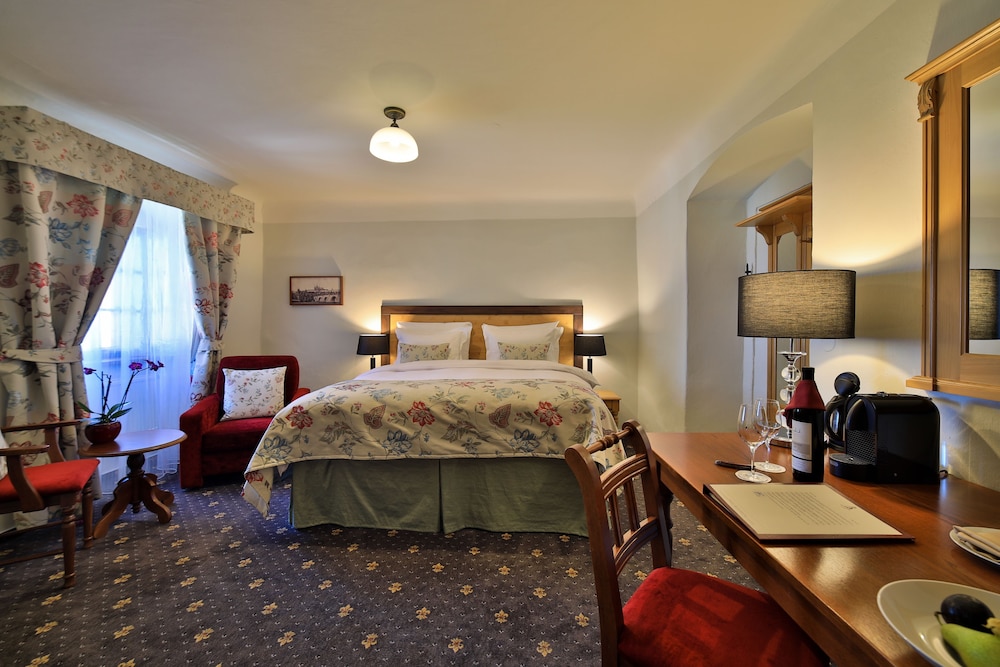 Hotel Questenberg — Hotel rooms in Prague, Prague