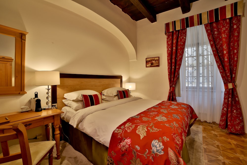 Hotel Questenberg — Hotel rooms in Prague, Prague