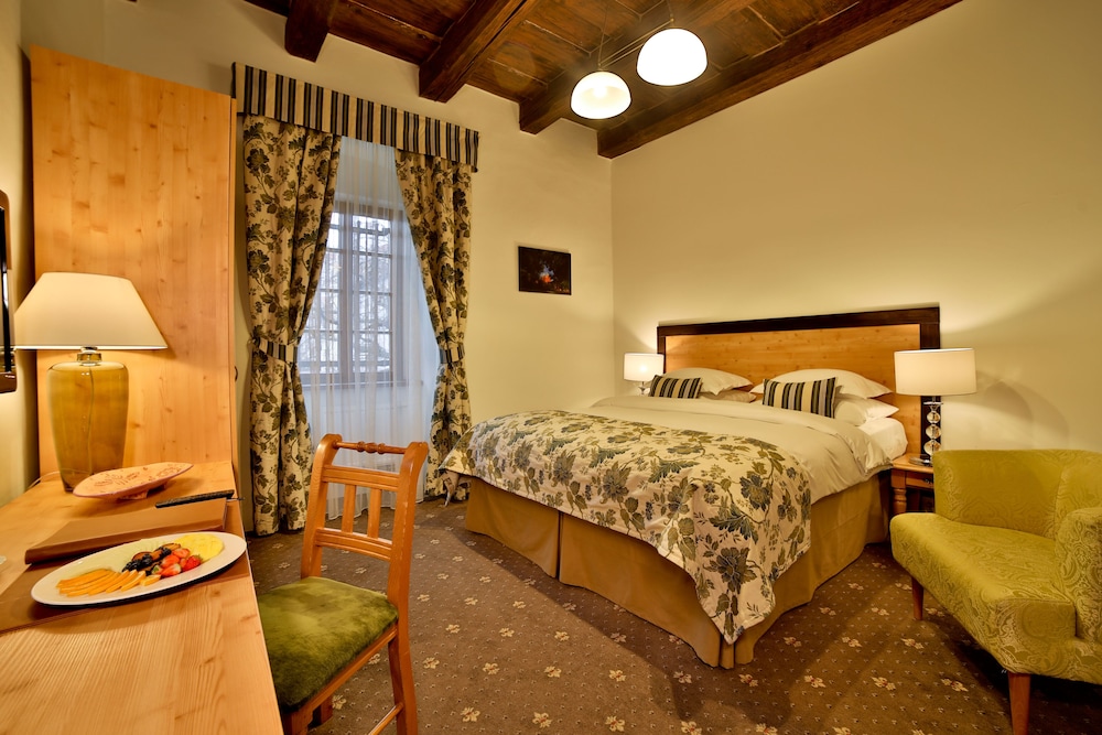 Hotel Questenberg — Hotel rooms in Prague, Prague