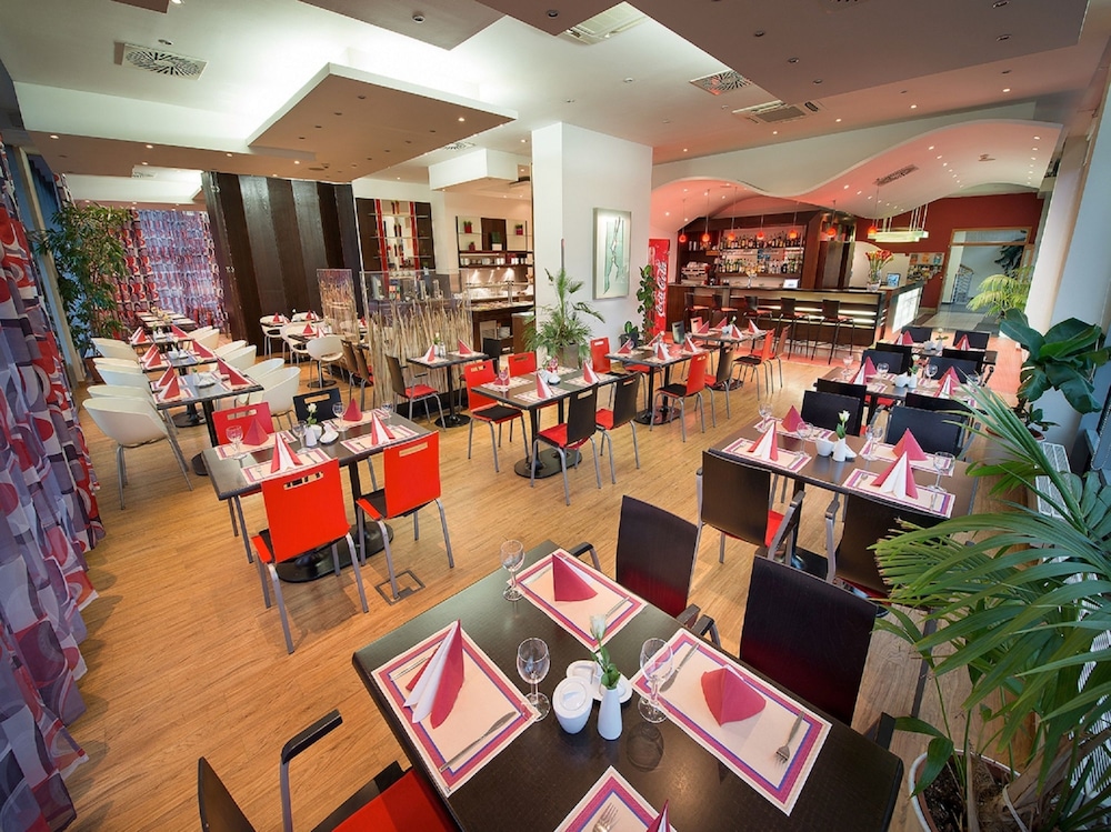 Rezidence Emmy — Restaurant & bars in Prague, Prague