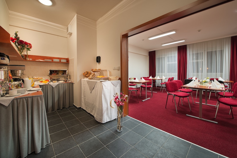 Rezidence Emmy — Restaurant & bars in Prague, Prague