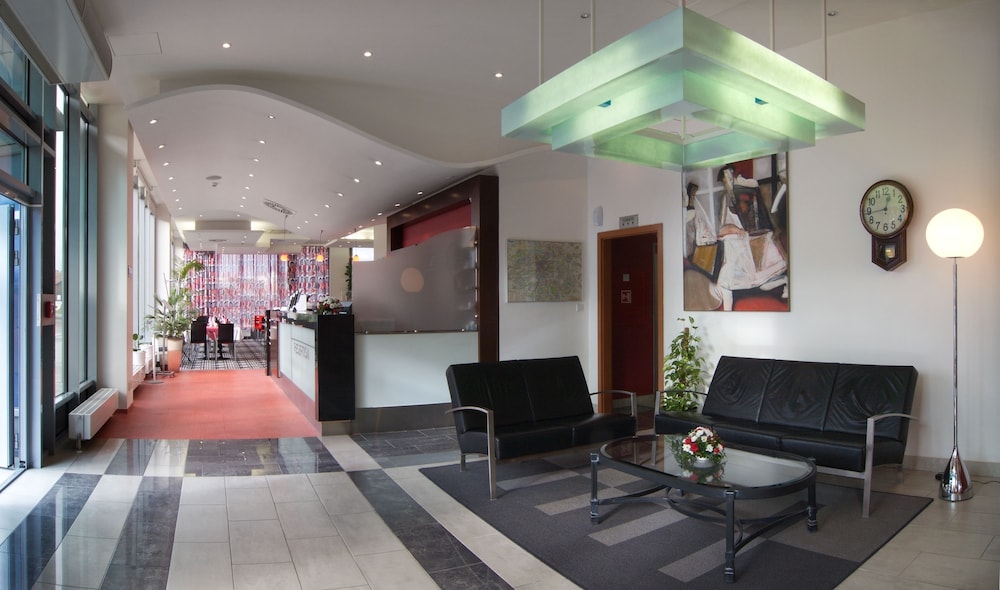 Rezidence Emmy — Restaurant & bars in Prague, Prague