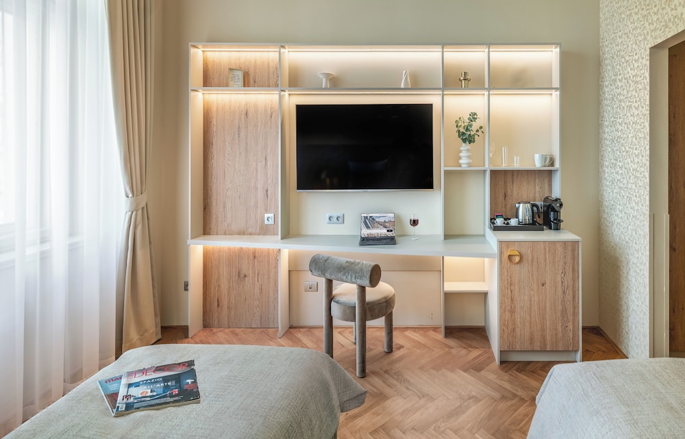 Maestro by Adrez — Hotel rooms in Prague, Prague