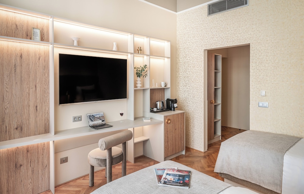 Maestro by Adrez — Hotel rooms in Prague, Prague