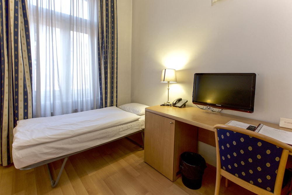 Hotel Tivoli Prague — Hotel rooms in Prague, Prague