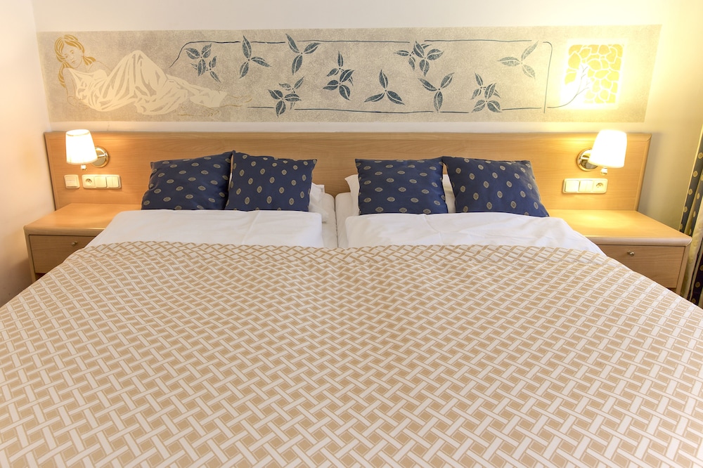 Hotel Tivoli Prague — Hotel rooms in Prague, Prague