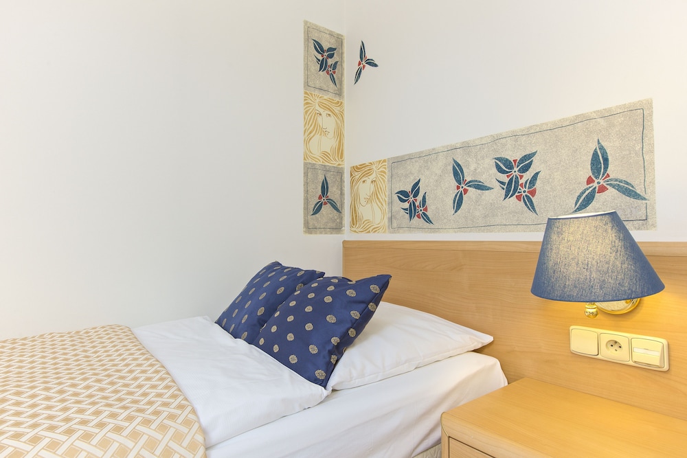 Hotel Tivoli Prague — Hotel rooms in Prague, Prague