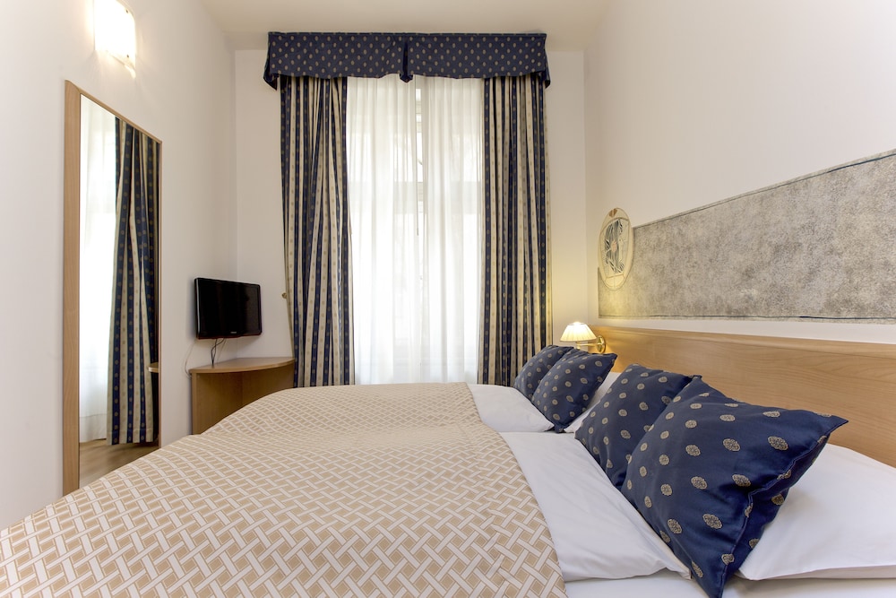 Hotel Tivoli Prague — Hotel rooms in Prague, Prague