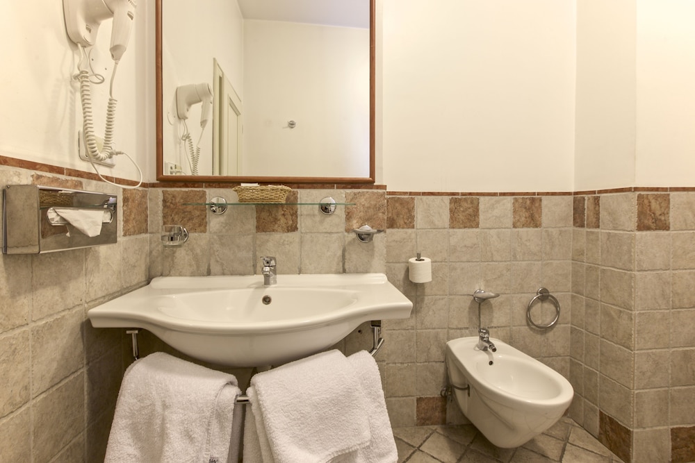 Hotel Tivoli Prague — Hotel rooms in Prague, Prague