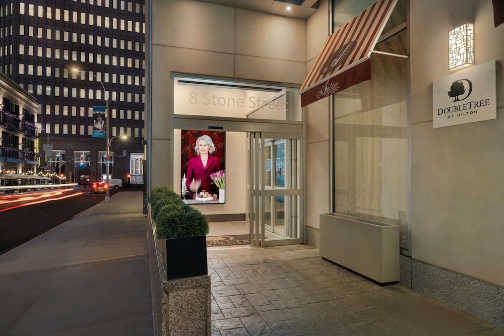 DoubleTree by Hilton New York Downtown — Hotel building in New York City, New York State