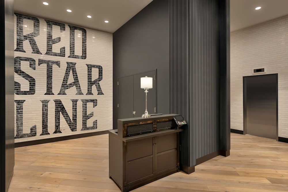 DoubleTree by Hilton New York Downtown — Hotel building in New York City, New York State