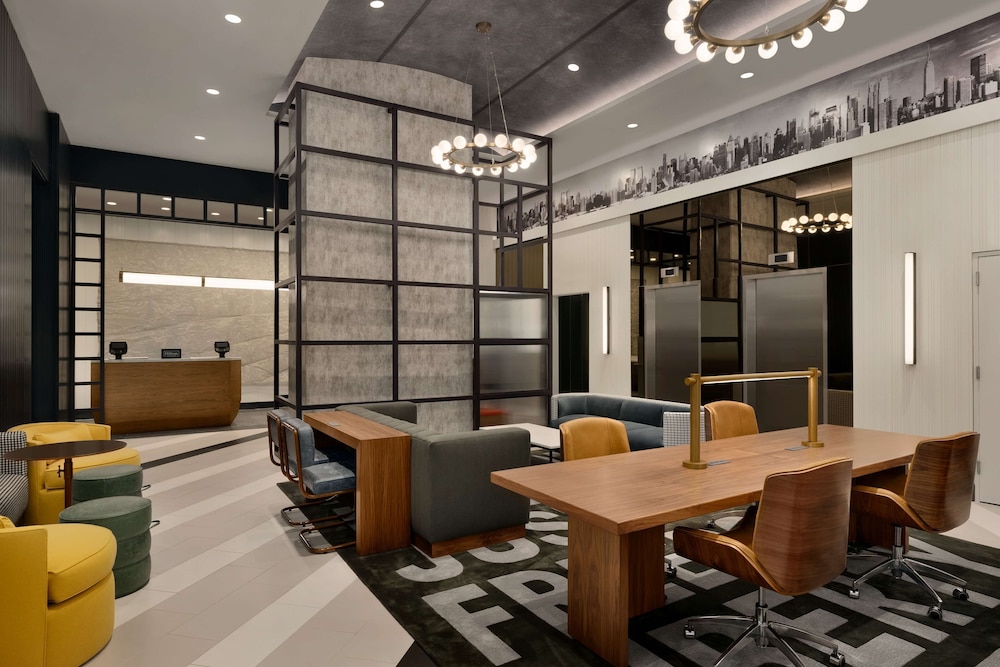 DoubleTree by Hilton New York Downtown — Hotel building in New York City, New York State